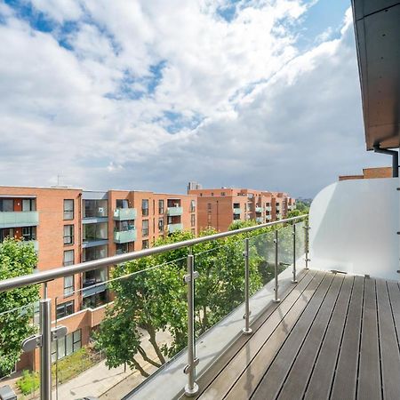 Modern London City Apartment - Victoria Line Экстерьер фото