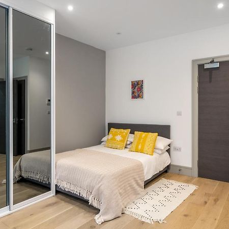 Modern London City Apartment - Victoria Line Экстерьер фото