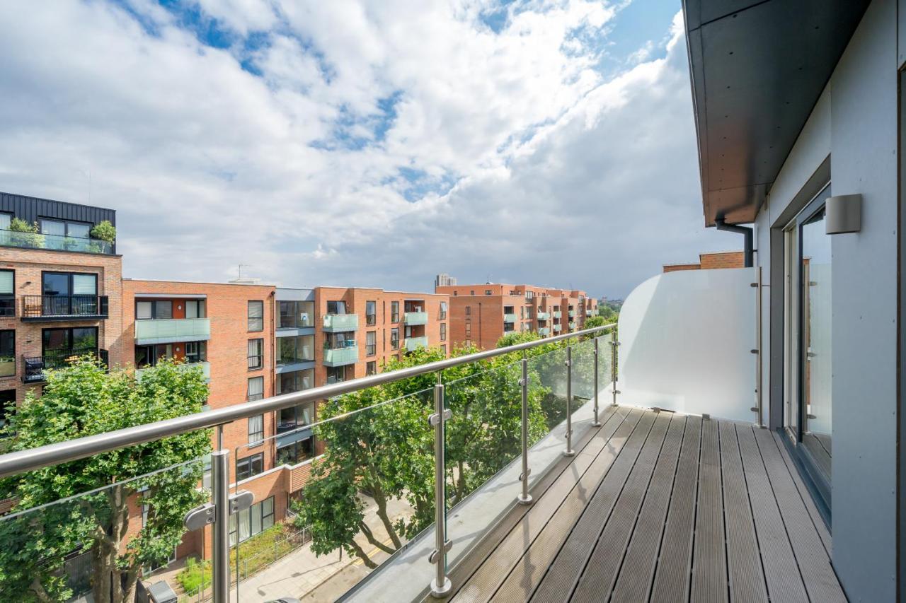 Modern London City Apartment - Victoria Line Экстерьер фото