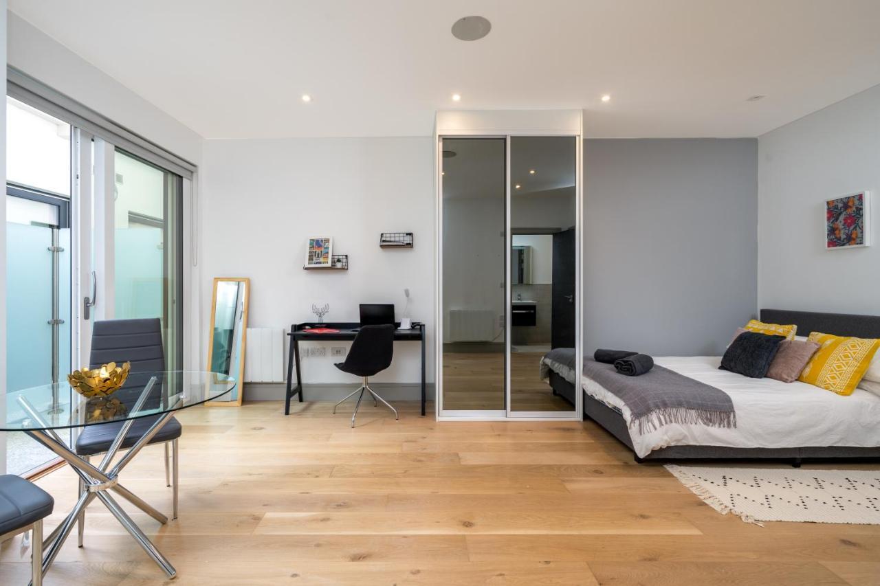 Modern London City Apartment - Victoria Line Экстерьер фото