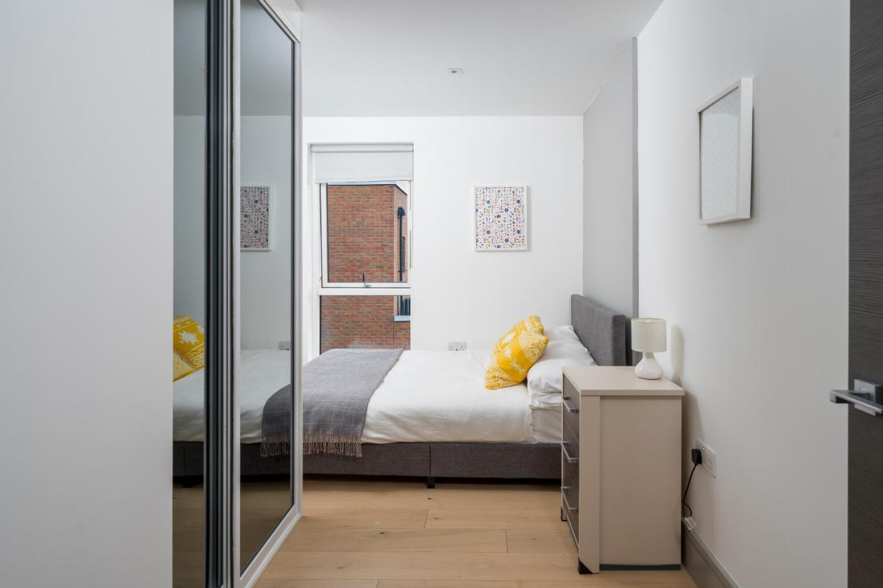Modern London City Apartment - Victoria Line Экстерьер фото