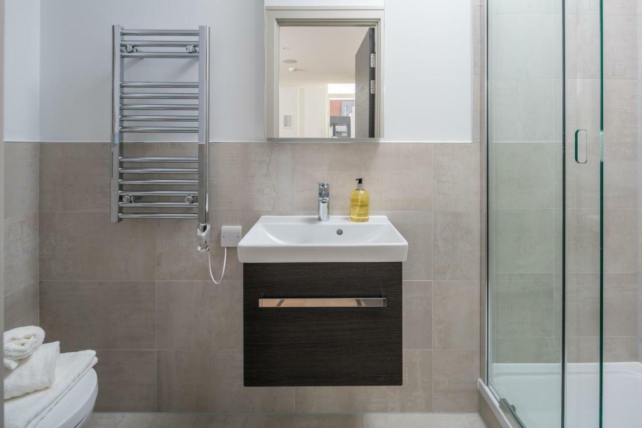 Modern London City Apartment - Victoria Line Экстерьер фото