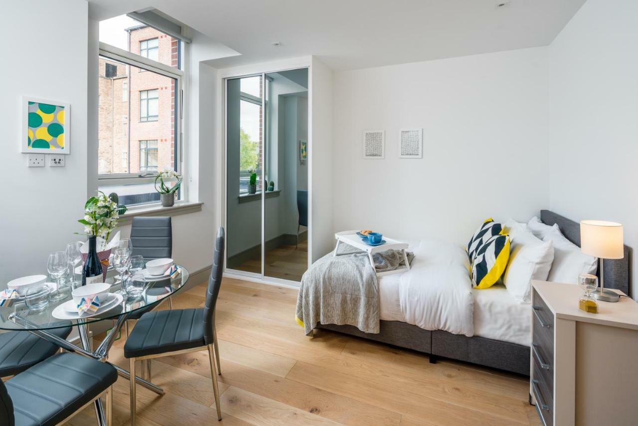Modern London City Apartment - Victoria Line Экстерьер фото